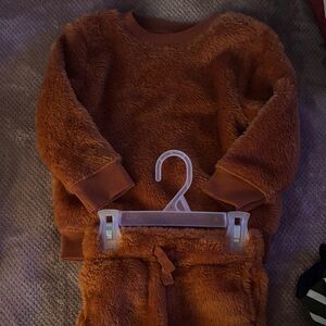 SIZE 18months. CAT & JACK Cozy Brown Fleece Set